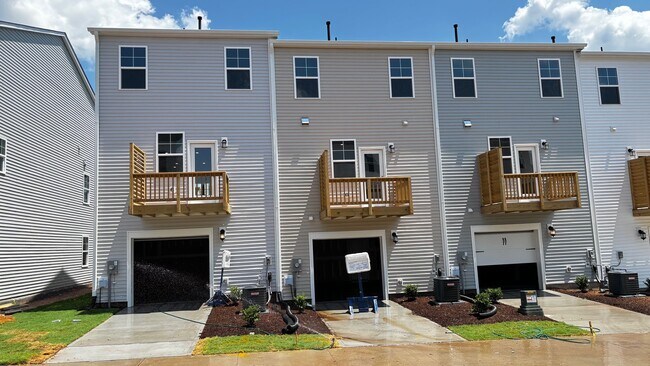 Building Photo - 5108 Fir Tree Ln