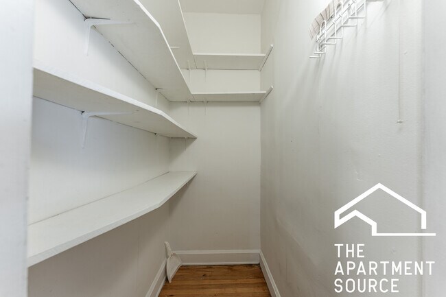 Pantry - 1009 S Ridgeland Ave