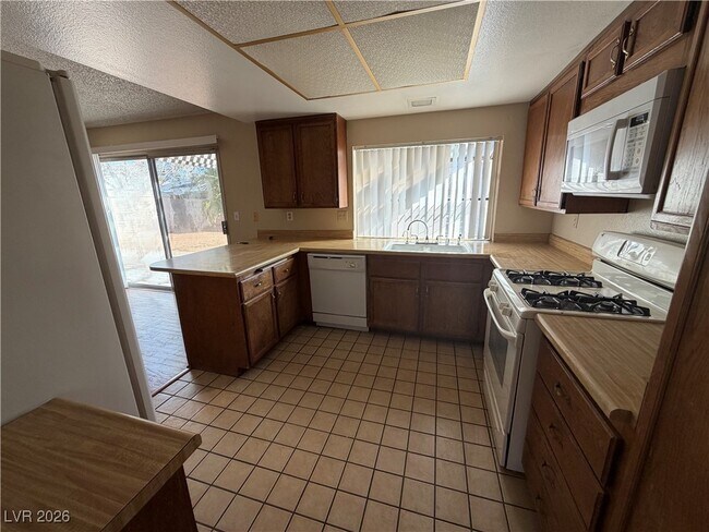 Building Photo - 1560 Elaine Dr