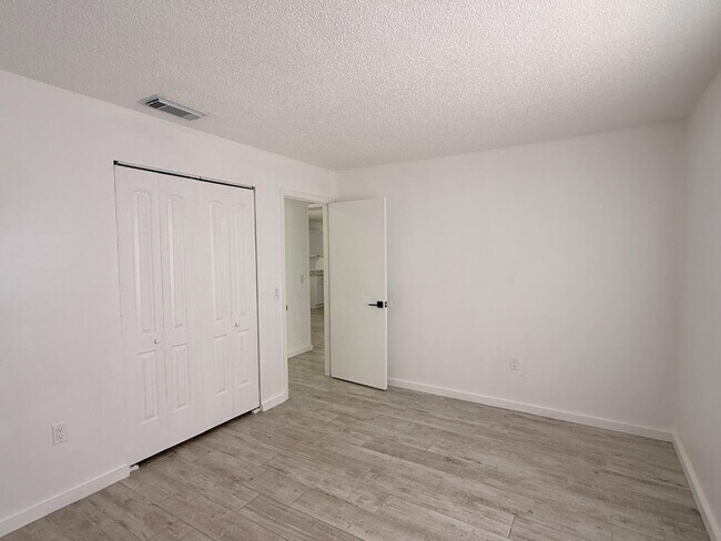 Building Photo - 13186 Thrush St