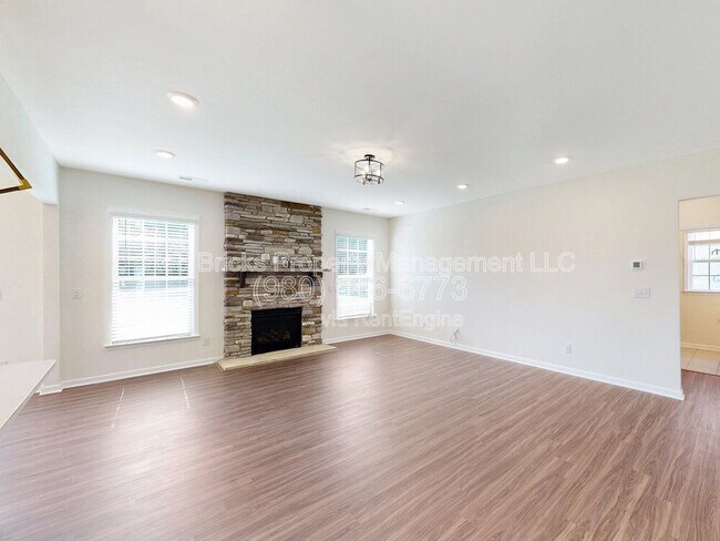 Building Photo - 17712 Summers Walk Blvd