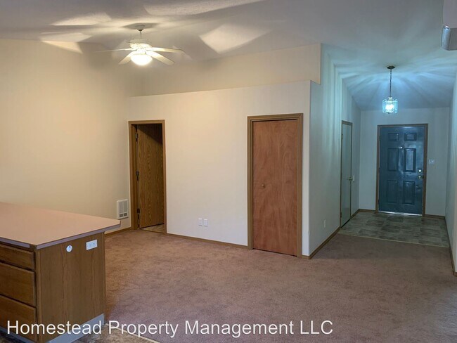 Building Photo - 286-294 Stadium Dr N