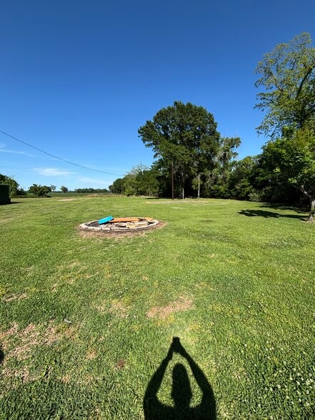 Building Photo - 17415 Sidney rd