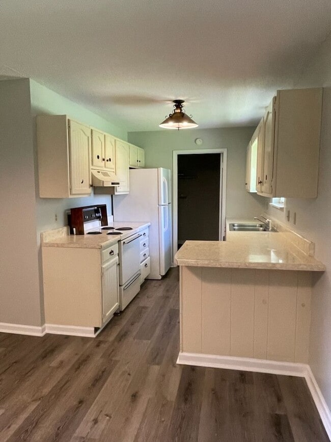 Building Photo - Move In Ready!!