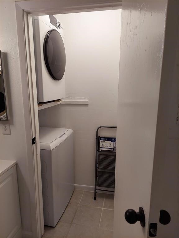 Building Photo - 10855 Meadowglen Ln