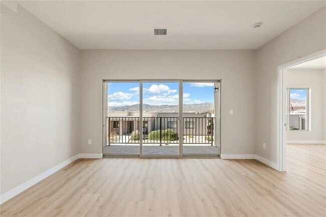 Building Photo - 3360 Landon Dr