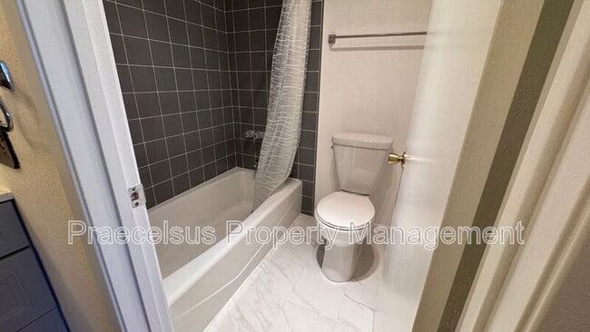 Building Photo - 10935 Summerdale Way