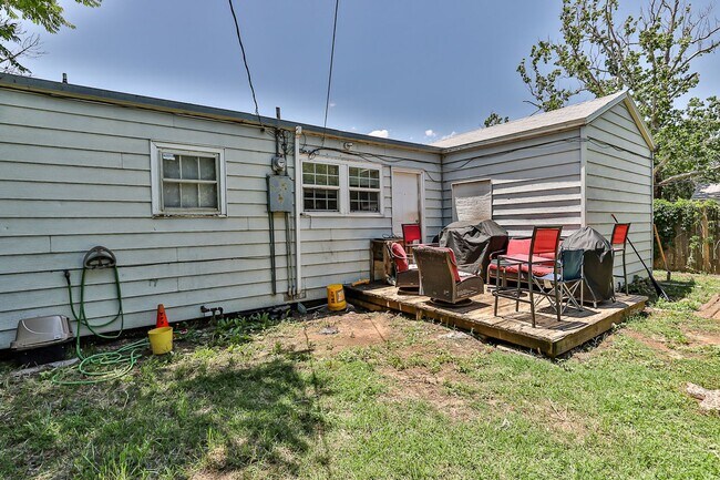 Building Photo - Pre-Leasing Summer 2023: Spacious 4/2,