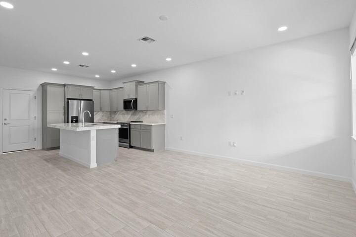 Building Photo - 4616 Longwood Lk Sq