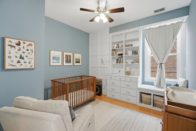 Building Photo - Capitol Hill Victorian Home | 3 Bed | 2.5 Bath | 2,700 Sf | Patio & Screened-In Porch | 2 Surface...