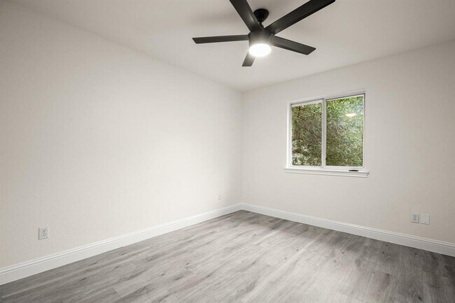 Building Photo - 2030 Kimbrook Dr