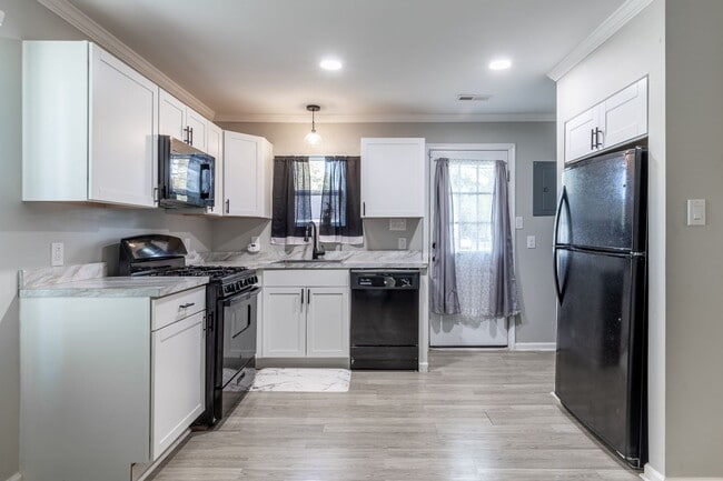 Building Photo - Welcome to this charming home in Newport News "ASK ABOUT OUR ZERO DEPOSIT"