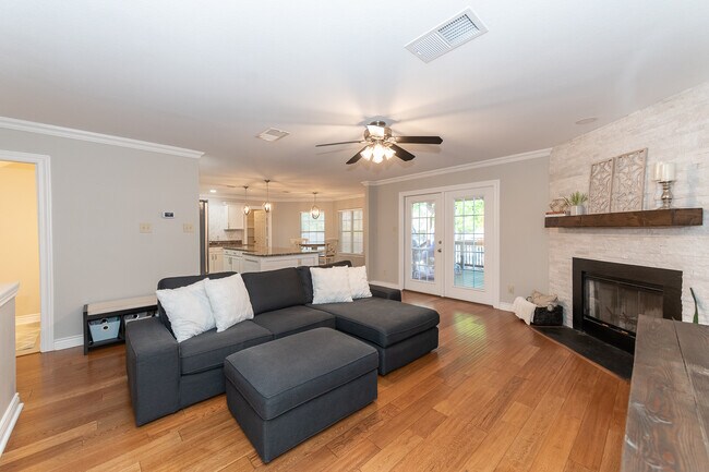 Building Photo - 2961 White Pine Dr