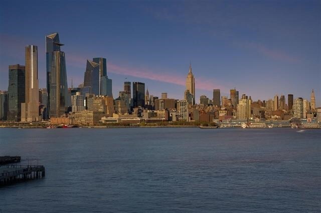 Building Photo - 1125 Maxwell Ln