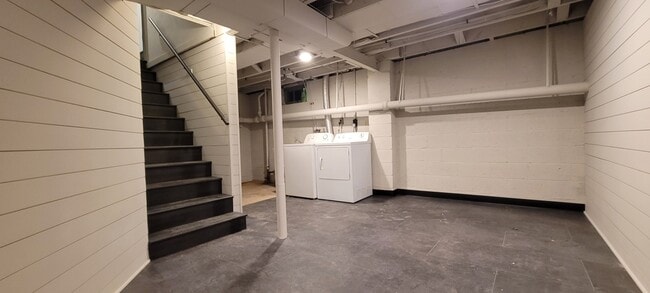 Building Photo - 2724 Stanley St