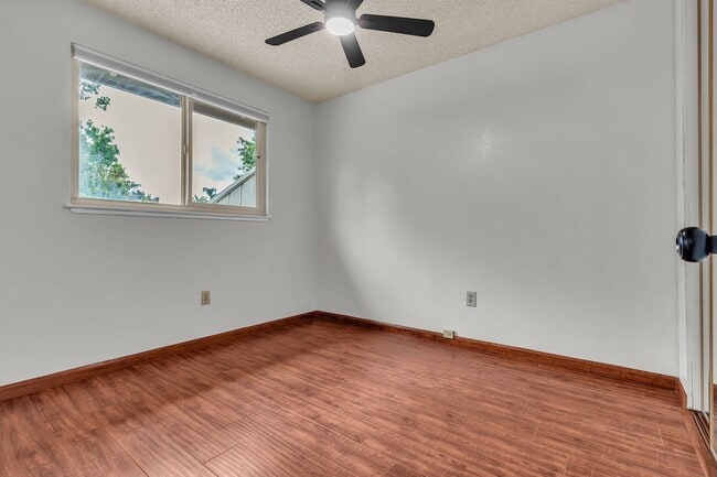 Building Photo - 1428 Camelot Dr