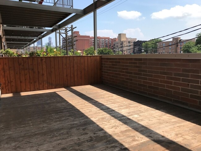 Building Photo - 1609 W Warren Blvd