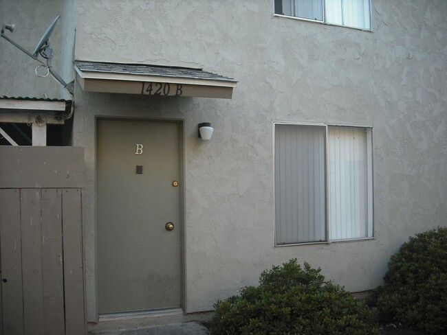 Primary Photo - Spacious 2bedroom, 2 bathroom Townhouse w/...