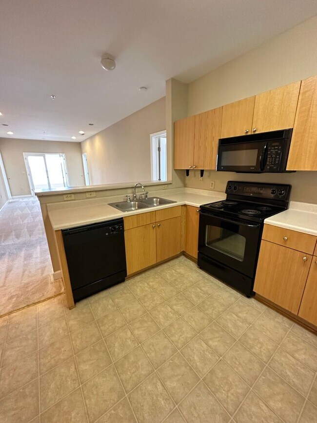 Building Photo - Elon