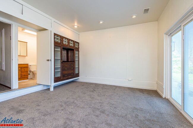 Building Photo - Beautiful Home | Attached ADU Suite | Desirable Location