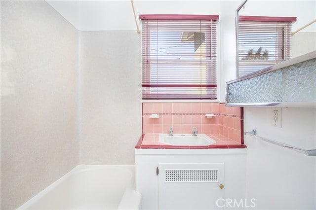 Building Photo - 1562 Riverside Dr