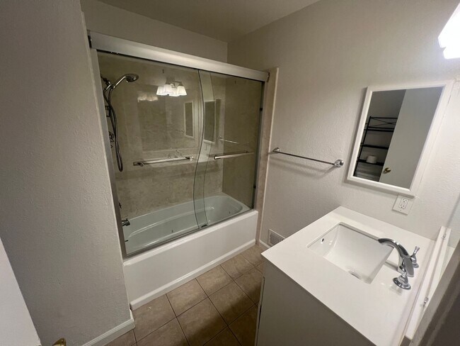 Building Photo - 1265-1267 W. Washington Avenue