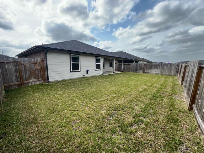 Building Photo - 7915 Murciana Dr