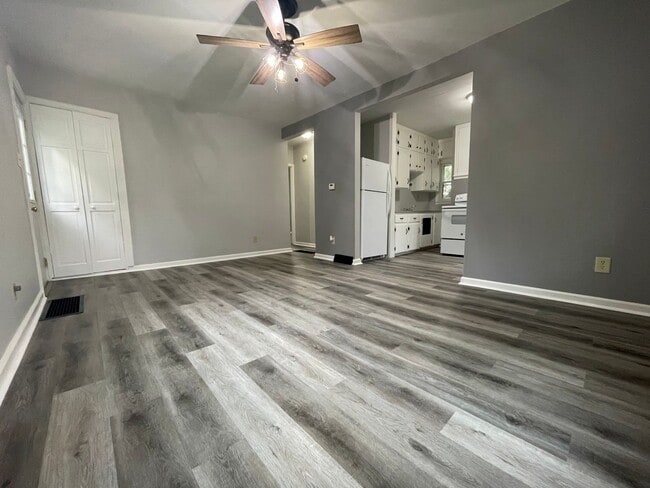 Building Photo - 2 bed, 1 bath home for rent in Waterloo