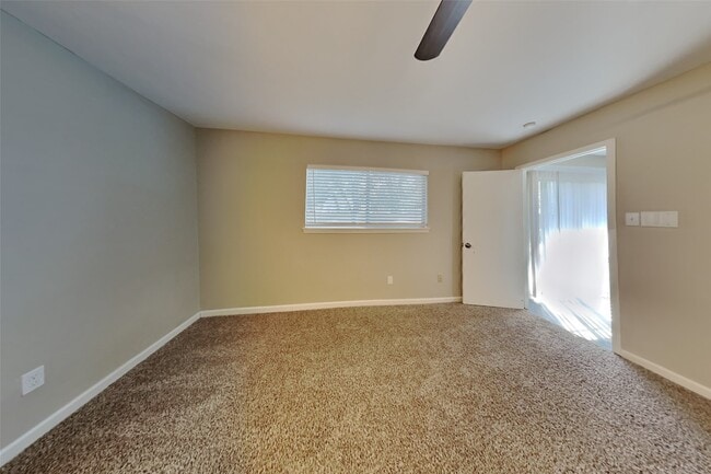 Building Photo - 3114 River Valley Dr
