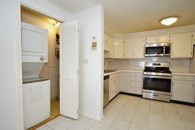 Building Photo - 50 Brookside Dr