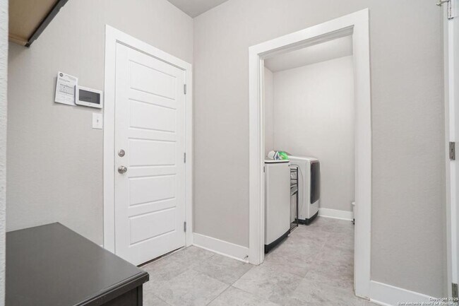 Building Photo - 2519 Merritt Vista