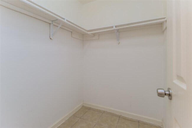 Building Photo - 3211 Gary Ln