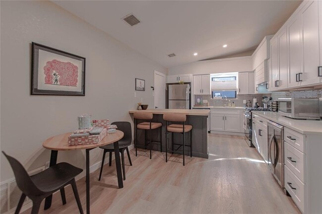 Building Photo - 1622 Cattle Trail