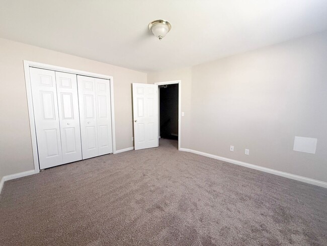 Building Photo - 42 Eastgate Cir