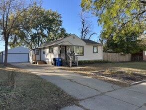 Building Photo - 815 N Mable Ave