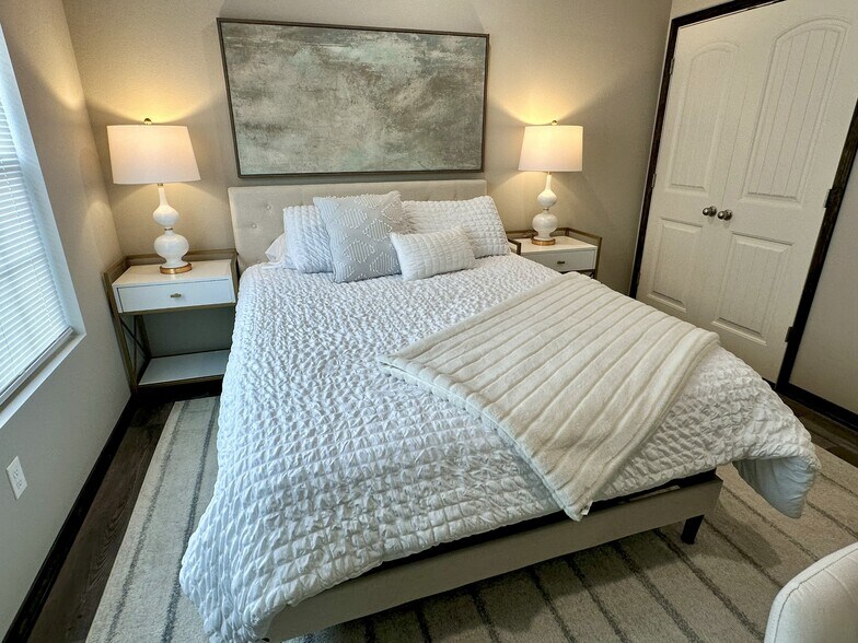 Building Photo - 2411 S Jackson Ave