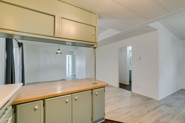 Building Photo - Beautifully Remodeled Boulder City Home with Spacious Backyard Retreat