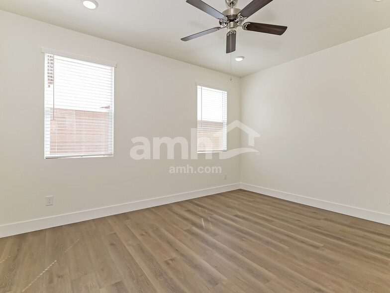 Building Photo - 529 Sacred Lotus Pl