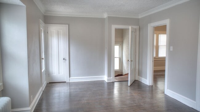 Building Photo - Murray Upper Flat