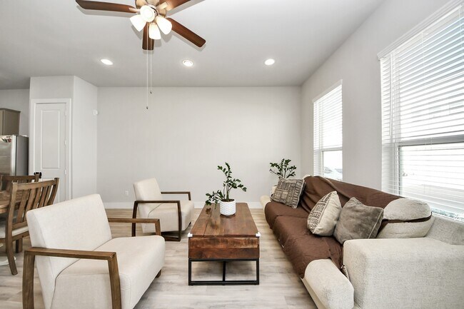 Building Photo - 9017 Lonestar Creekbend Ln