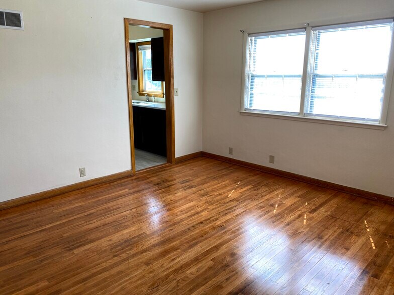 Building Photo - 1322 Harding Ave