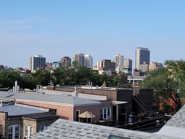 Building Photo - 840 W Diversey Pkwy