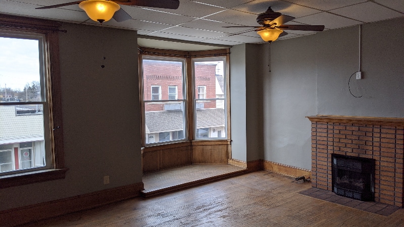 Building Photo - 127 1/2-38-32 E Main St