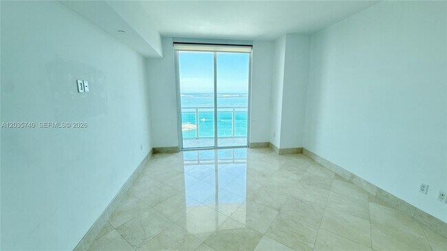 Building Photo - 950 Brickell Bay Dr