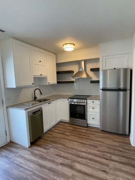 Building Photo - 101 Royal Forest Ct