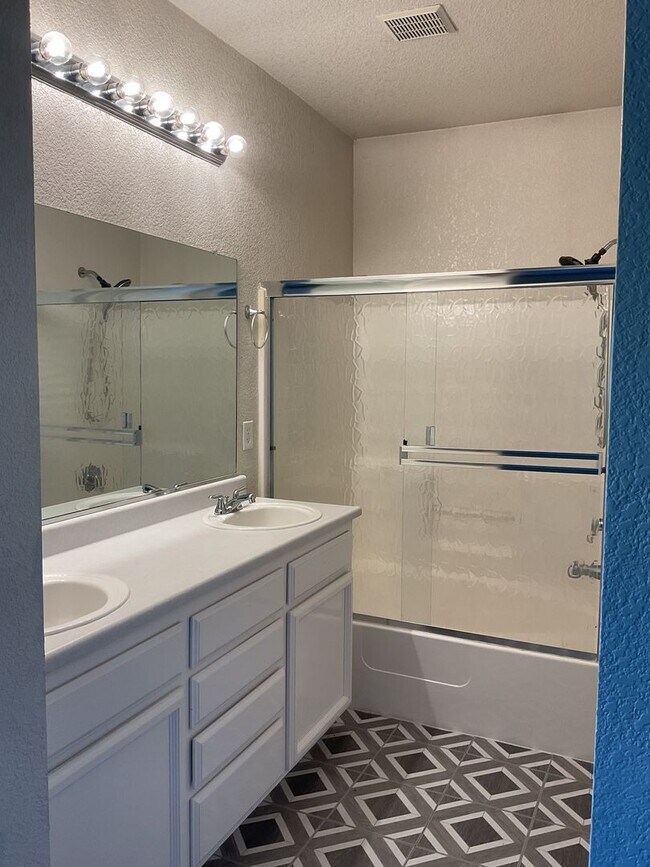 Building Photo - North Yuba City 3 bd 2 bath Home with solar