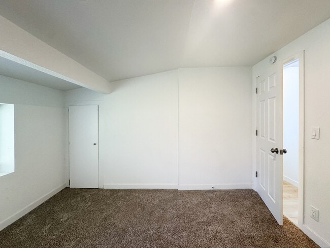 Building Photo - 2210 W 19th Ave