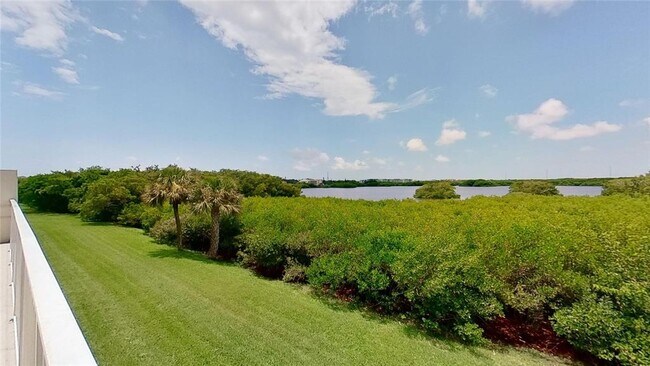 Building Photo - 6495 Shoreline Dr