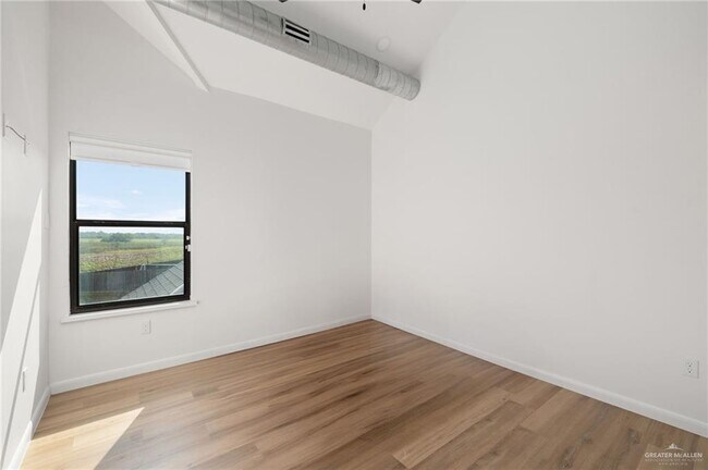 Building Photo - 35 Silverton Cir