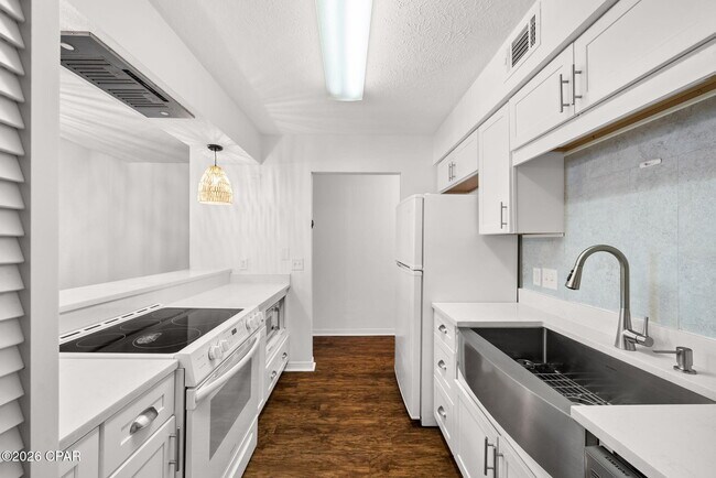 Building Photo - 6504 N Lagoon Dr